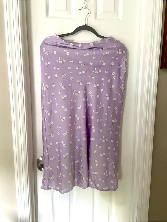 Forever 21 Dresses & Skirts - Forever 21 Lilac Maxi Skirt with White Daisy Print